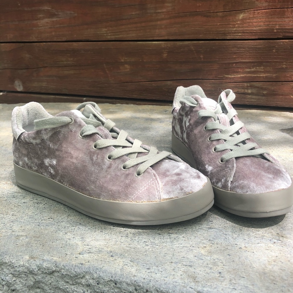 Rag&Bone New York crushed velvet sneakers.